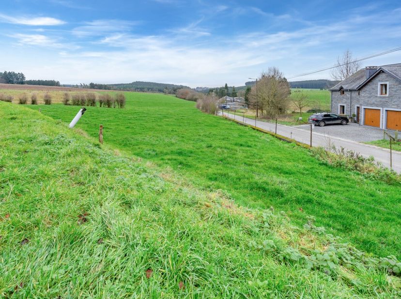 ERA B-LUX a le plaisir de vous présenter ce superbe terrain à bâtir, idéalement situé à Mierchamps, dans la commune de La Roche-en-Ardenne.Dune superf