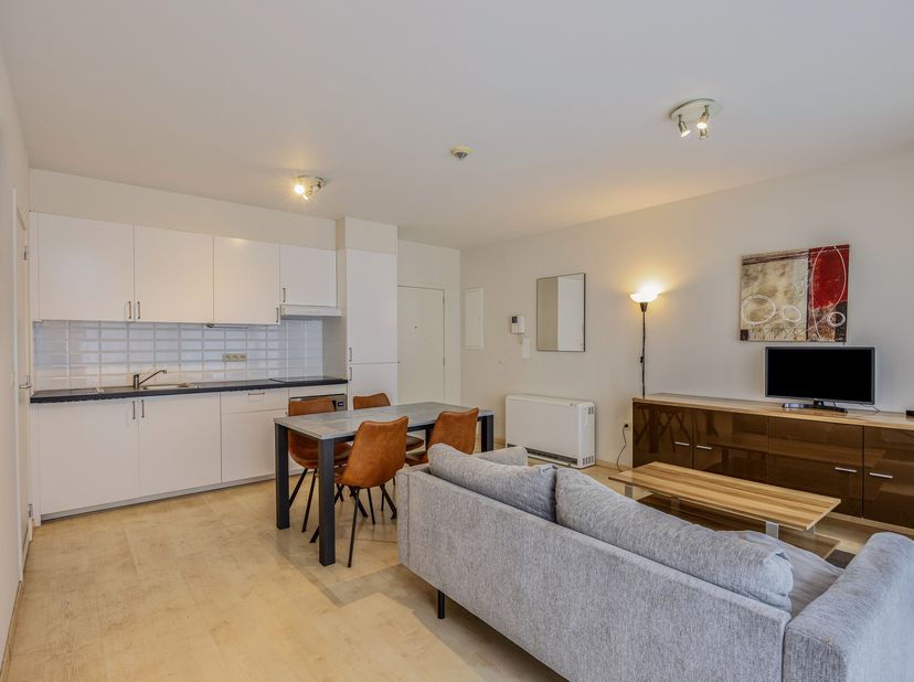 Dit appartement is gelegen op de 2 de verdieping te Groendreef 14, te 1000 Brussel.&lt;br /&gt;
De ligging van dit appartement is uitstekend met in de nabij