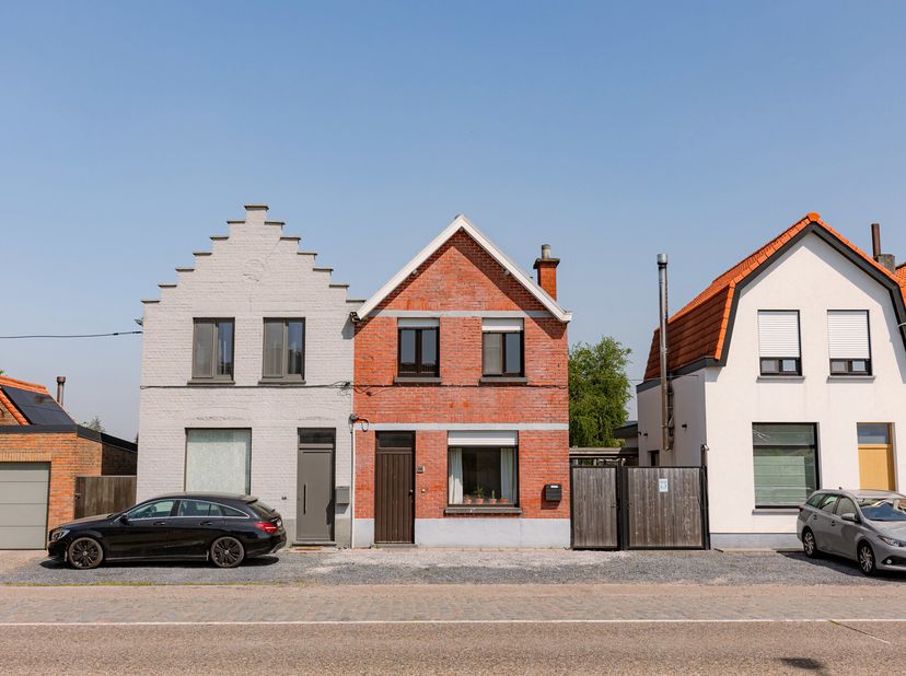 Maison entièrement à rénover avec un grand potentiel à Maldegem&lt;br /&gt;
Score EPC : label F&lt;br /&gt;
Vous recherchez un projet de rénovation avec de nombre