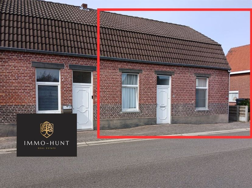 - Op 5 km van de grens met Nederland&lt;br /&gt;
- Perceel van 490m²&lt;br /&gt;
- Nabij het centrum van Achel&lt;br /&gt;
- Gelegen in de rustige straat Meester Saklaa