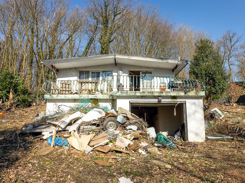 TE RENOVEREN CHALET &lt;br /&gt;
 &lt;br /&gt;
Te renoveren chalet (OB) te Bilzen-Hoeselt, Steenuilberg (voorheen Kalvarieberg) 66, sectie B nummer 0318P2P0000 me