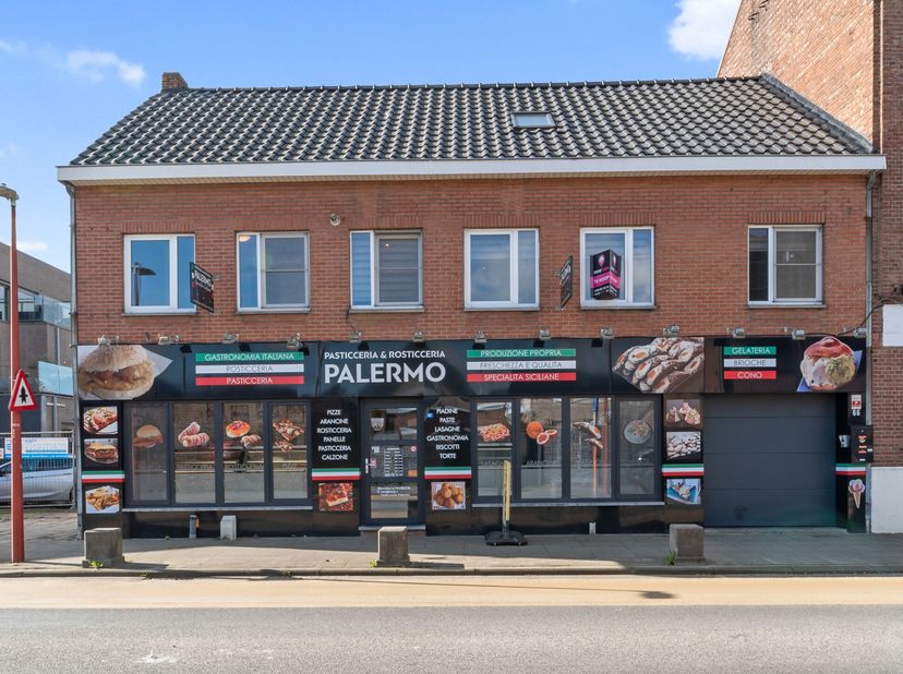 Stijlvol Gerenoveerd Duplex-Appartement met 3 Slaapkamers en 2 Badkamers&lt;br /&gt;
Ontdek dit prachtig gerenoveerde duplex-appartement dat modern wooncomf