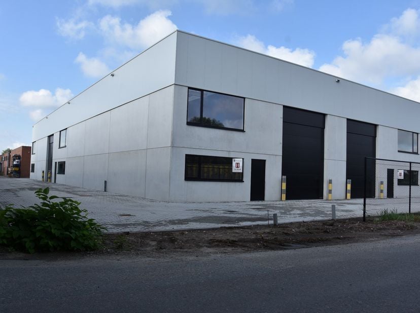 Nieuwbouw KMO-unit(nr.5) van 248m² op nieuwe site te Ravels&lt;br /&gt;
Nieuwbouw KMO-unit van 248m² op nieuwe site bestaande uit 9 KMO-units te Ravels. Het