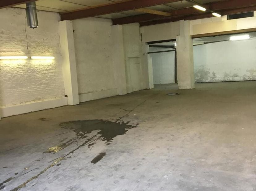 À louer  : entrepôt sécurisé à Marcinelle Proche de Charleroi et des axes autoroutiers (R9-E420-A503-N577-N53), de la gare et du centre ville&lt;br /&gt;
Si