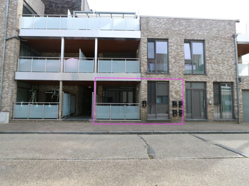 Modern 2-slaapkamer appartement centrum te Maasmechelen!&lt;br /&gt;
Recent 2-slaapkamer appartement gelegen op het gelijkvloers.&lt;br /&gt;
Het appartement besc