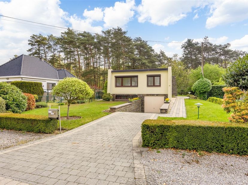 Openhuizendag op zaterdag 10 mei van 15u30 - 16u30.&lt;br /&gt;
Te renoveren bungalow op een perceel van 17a&lt;br /&gt;
Ligging:&lt;br /&gt;
Deze woning is gelegen in
