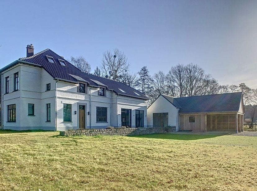 Luxe, ruimte en energiezuinig wonen.&lt;br /&gt;
Droomt u van een recent gerenoveerde woning die luxe, comfort en energiezuinig wonen combineert? Deze uniek