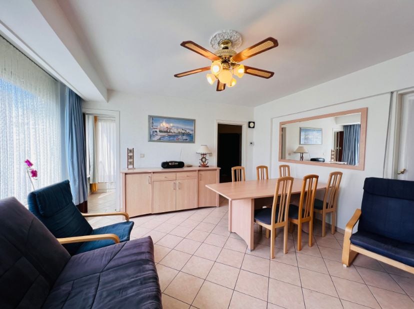 Cet appartement est situé au centre de la Kerkstraat, au coin avec la Coppieterstraat. L&#039;appartement est situé au 2ème étage (ascenseur prévu) dans la