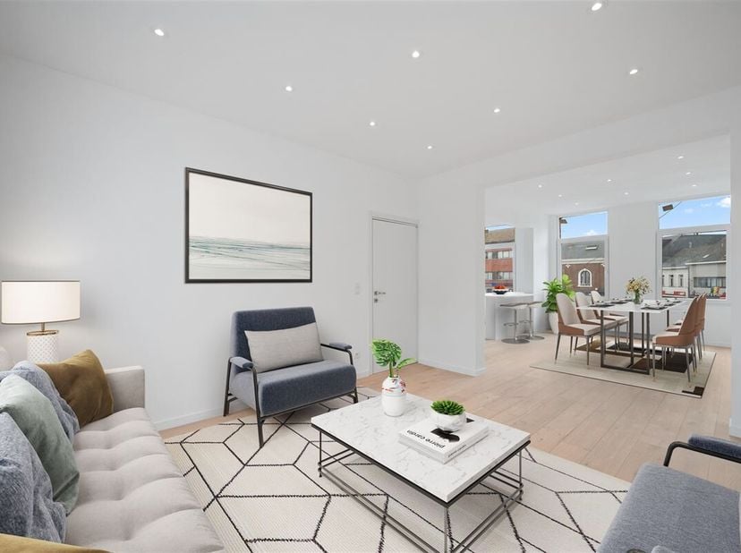 Hét plein van Willebroek waar het om draait, is het Louis De Naeyerplein. U kijkt er via 3 grote ramen van dit totaal vernieuwde duplexappartement op