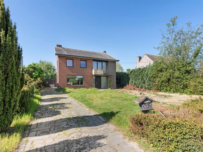 Gerenoveerde woning met 3 slaapkamers&lt;br /&gt;
Ligging:&lt;br /&gt;
De woning is gelegen op de Beukenhofstraat 29 te Bree, in een rustige buurt. Het centrum, s