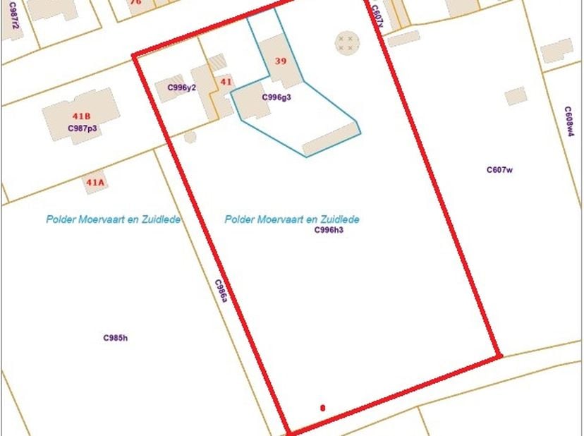 2 te slopen panden op groot perceel grond, met ontwikkelingspotentieel.