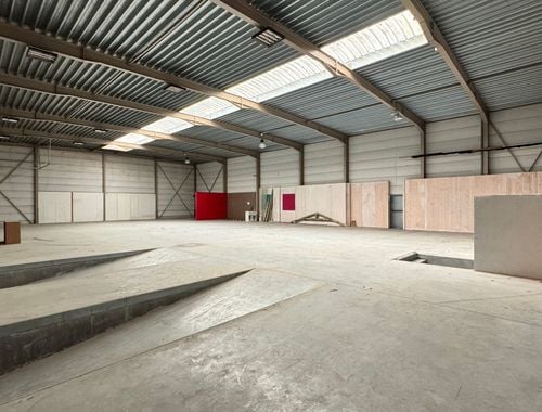                                         Entrepôt à louer à Deerlijk, € 1.750
