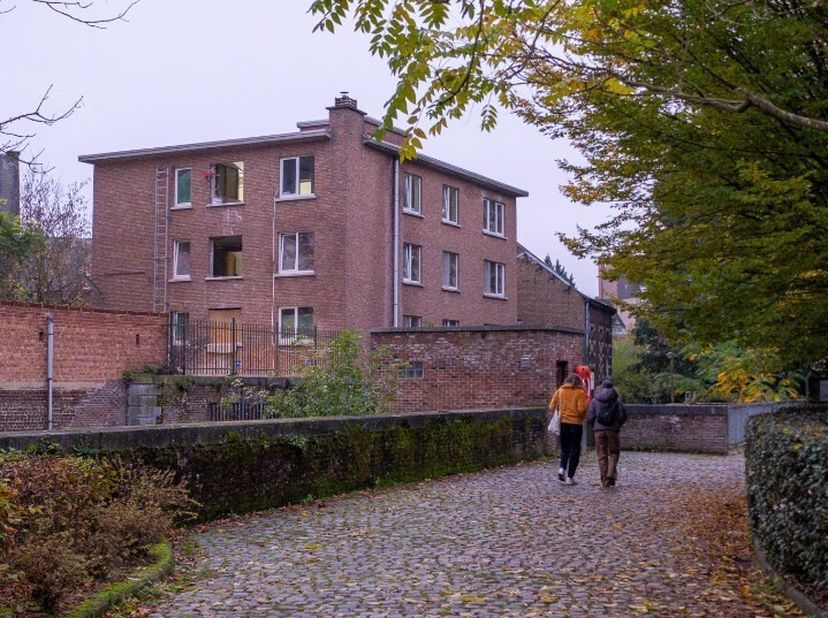 Deze prachtige studentenkamer bevindt zich in het centrum van Leuven op een rustige locatie.&lt;br /&gt;
Dit opbrengstpand bestaat uit 29 vergunde studenten