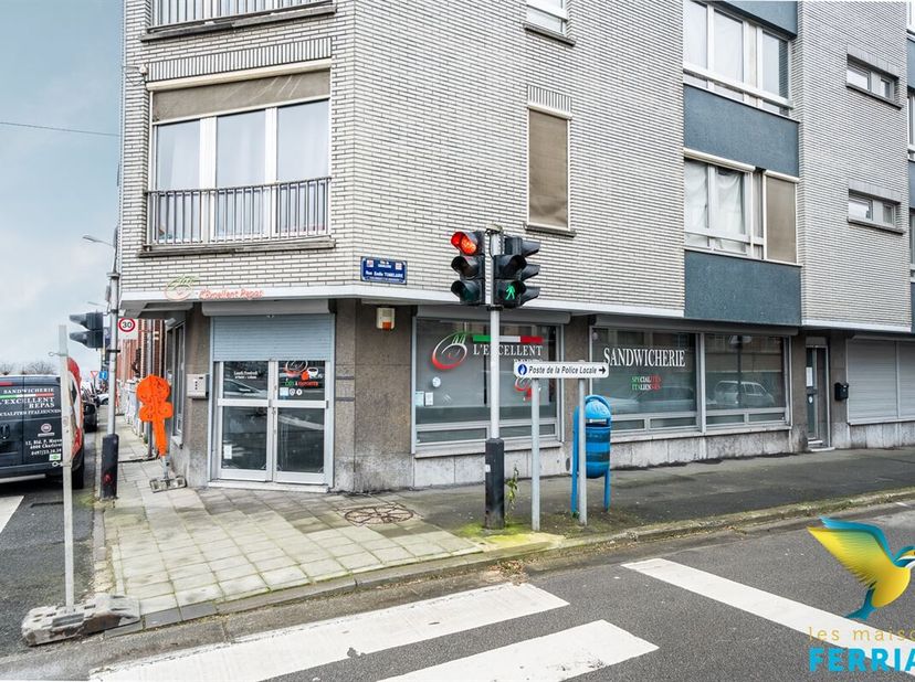 Visites sur rendez-vous au 0476/08.47.47&lt;br /&gt;
Un rez-de-chaussée commercial idéalement situé dans le centre de Charleroi comprenant une salle de 20m²