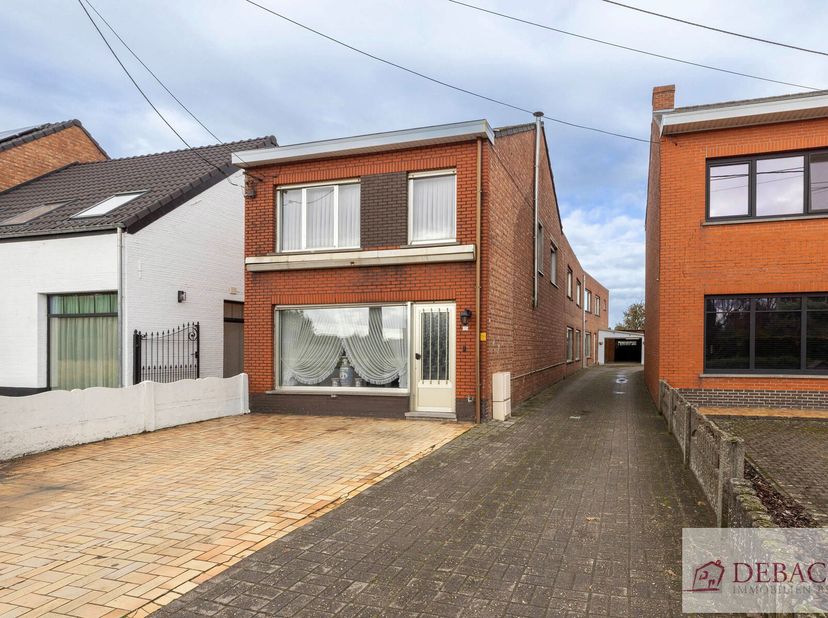 Ruime woning (volgens kadaster handelshuis) op een toplocatie in Herenthout&lt;br /&gt;
Het gelijkvloers bestaat momenteel uit 2 ruime naastgelegen woonkame