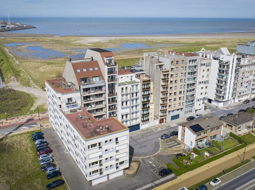 Nieuwbouw duplex-appartement op de Zeedijk in Heist, met als uitzonderlijke troef dat er 4 terrassen zijn (!) alsook uitzicht op het natuurgebied acht