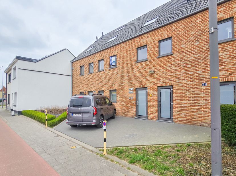 Wilsele: centraal gelegen, zeer ruim duplex-appartement (154m²) met 3 grote slaapkamers + zolder en met een mooi &amp; ruim terras (16,5m²). Van op het te