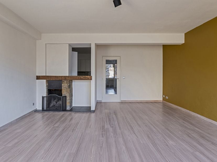 Welkom in dit charmante appartement aan de Oude Liersebaan in Mechelen, gelegen in een rustig bijgebouw van de residentie. Het ideale vertrekpunt voor