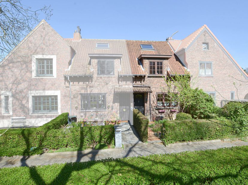 Maxime Real Estate vous propose cette charmante maison à mettre au goût du jour,&lt;br /&gt;
Situé dans le vieux quartier de Sainte-Alix et à proximité de l
