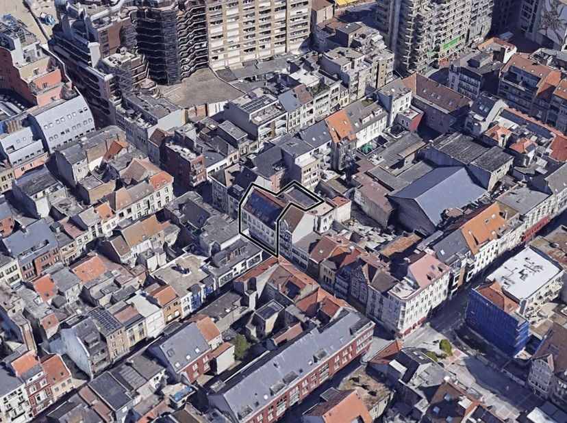 Centraal gelegen in de Bakkerstraat 20 te Blankenberge biedt deze eigendom een uitstekende kans voor investeerders en projectontwikkelaars. Het pand k