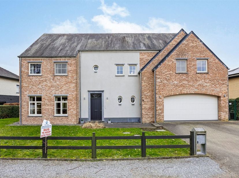 Belle villa sur un beau terrain de 9a64ca dans un cul-de-sac à Boortmeerbeek. La villa comprend : hall d&#039;entrée, toilette, spacieux séjour de 60m², sp