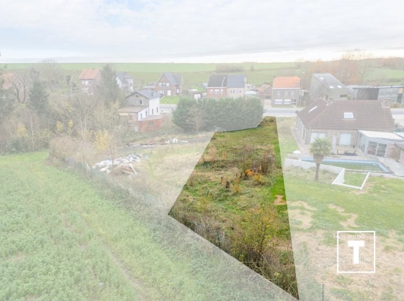 Deze goed gelegen grond met open zicht bevindt zich in Velzeke, deelgemeente van Zottegem. Er is een ideale verbinding richting Zottegem en Oudenaarde