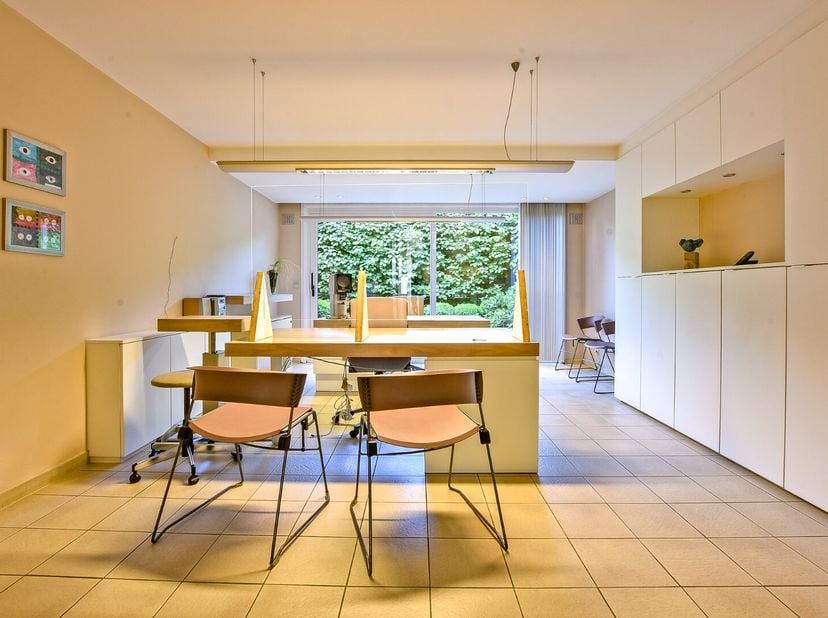 Ruim gelijkvloers appartement (127 m²) met tuin (30 m²) en 2 slaapkamers in hartje Nieuwpoort-stad&lt;br /&gt;
Dit lichtrijke en ruime appartement is ideaal