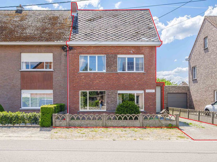 HALFOPEN WONING &lt;br /&gt;
 &lt;br /&gt;
Notaris Jan Delang te Duffel zal deze rustig gelegen halfopen woning verkopen via www.biddit.be.  &lt;br /&gt;
De woning omva