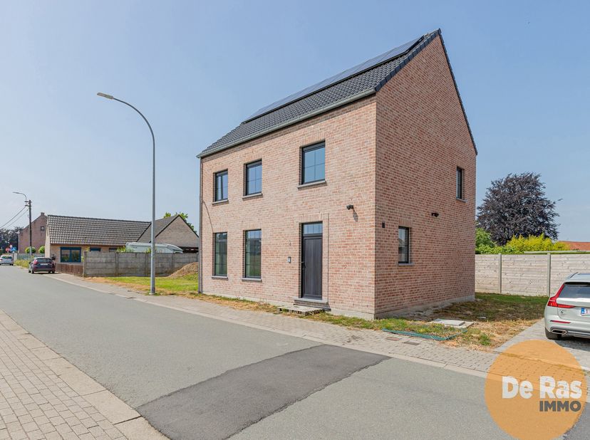 SERSKAMP - Uitzonderlijke nieuwbouwwoning, open bebouwing, met drie slaapkamers en tuin.&lt;br /&gt;
Deze energiezuinige nieuwbouwwoning bevindt zich in een