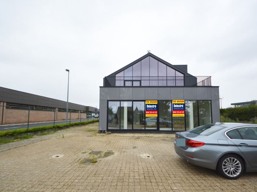 Ben je een ondernemer op zoek naar een veelzijdige ruimte regio Groot Aalst? &lt;br /&gt;
Dit pand biedt een unieke kans om je bedrijf te vestigen! &lt;br /&gt;
D