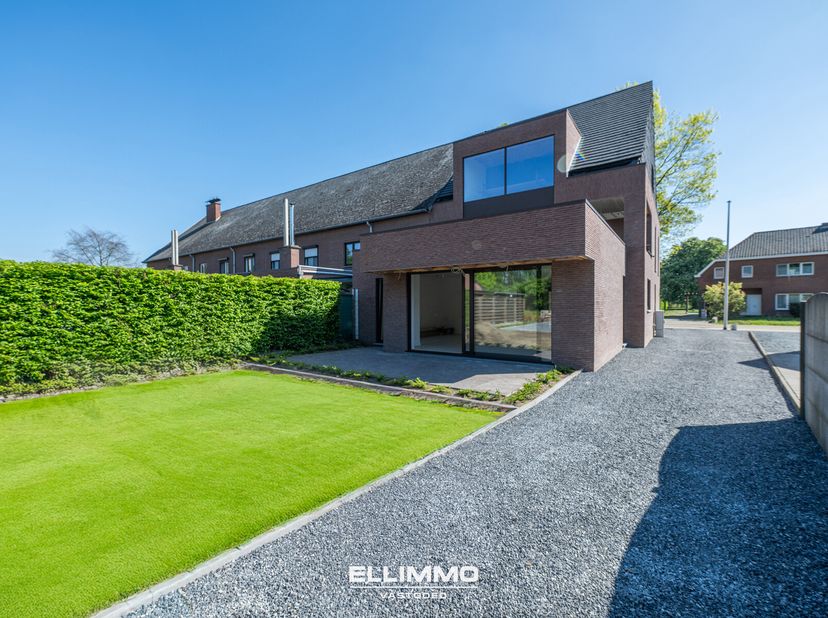 Wens je graag een bezoek aan dit pand? Neem contact op met Sara via 0494362164 of sara@ellimmo.be&lt;br /&gt;
Ruim comfortabel nieuwbouwappartement met 2 sl
