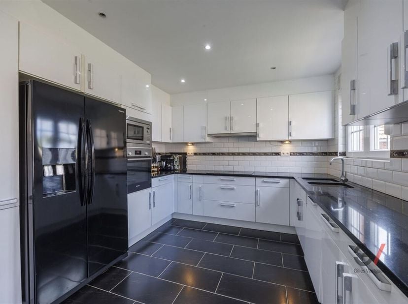 Ben je op zoek naar een stijlvol huis in Mechelen? Stop met zoeken! Dit prachtige huis in de Blokhuisstraat 33 heeft alles wat je nodig hebt voor comf