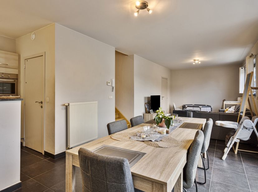 Cet appartement duplex lumineux situé sur la Mechelsesteenweg à Herent offre une combinaison idéale de confort, d&#039;espace et d&#039;un excellent emplacement