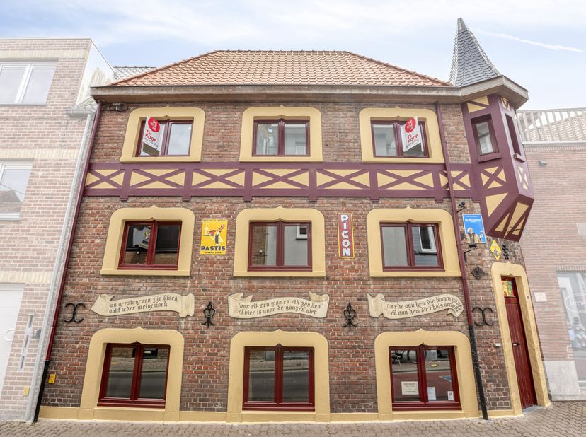 Bâtiment d&#039;accueil «&#039;t Keldertje» entièrement rénové, authentique, meublé et prêt à déménager, avec la possibilité de vivre dans le centre de Torhout.