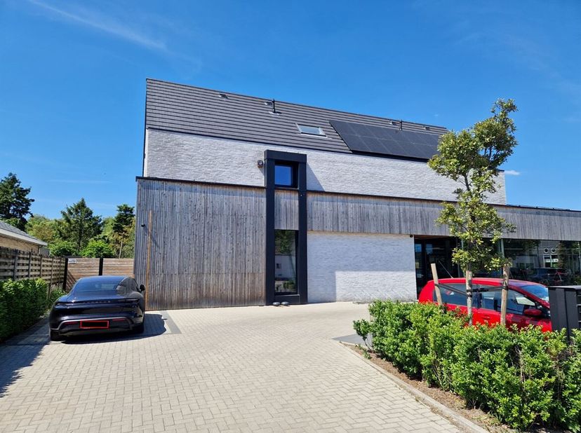nergiezuinig appartement met 2 slaapkamers en autostaanplaats&lt;br /&gt;
Ligging:&lt;br /&gt;
Dit prachtig energiezuinig appartement is gelegen nabij het centrum