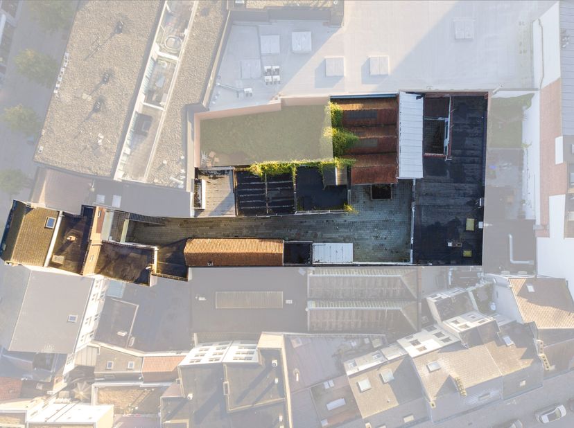 Uniek investeringsproject (burgerhuis bestaande uit drie bouwlagen) met herontwikkelingspotentieel, gelegen op een toplocatie in de Nieuwstraat in het