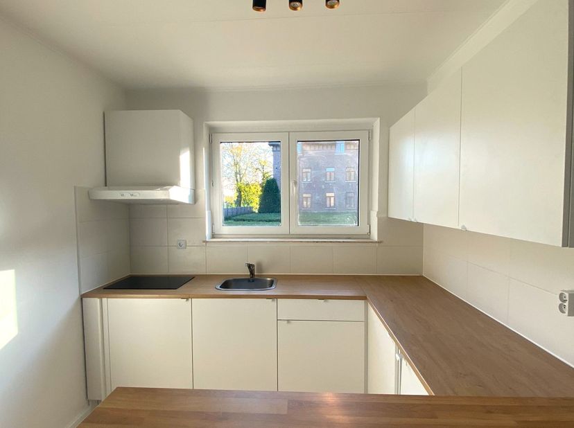 Lichtrijk, aangenaam duplex appartement in een groene omgeving, doch op wandelafstand van diverse winkels en supermarkten (Jumbo, Albert Heijn, Action