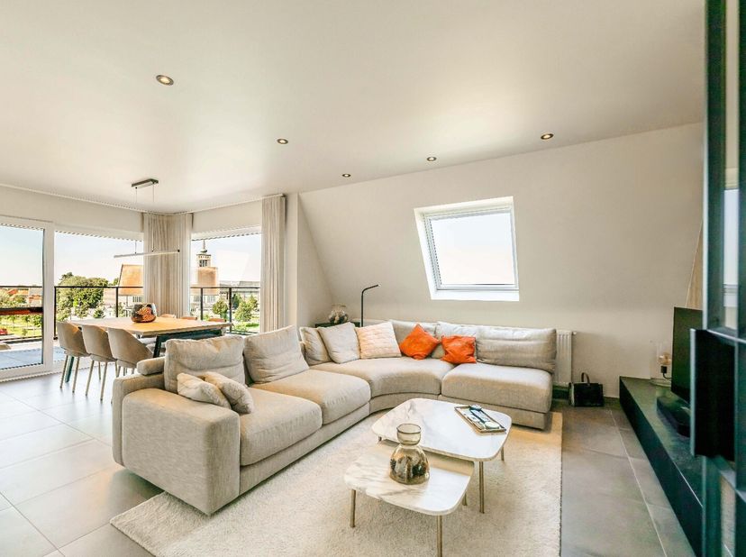 Dit ENERGIEZUINIG appartement is gelegen op DERDE VERDIEPING in Residentie &quot;Den Hert&quot; te Zwevezele met name in de Wingenesteenweg 29A bus 301 met een