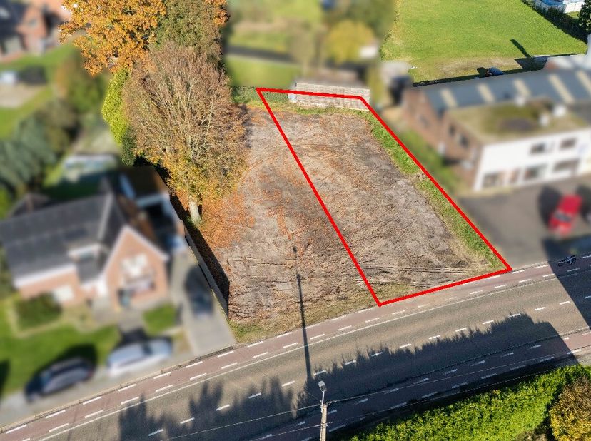Deze bouwgrond kent een centrale ligging aan de Molenweg tussen Zonhoven en Genk.De bouwgrond is geschikt voor een woning in halfopen bebouwing en hee