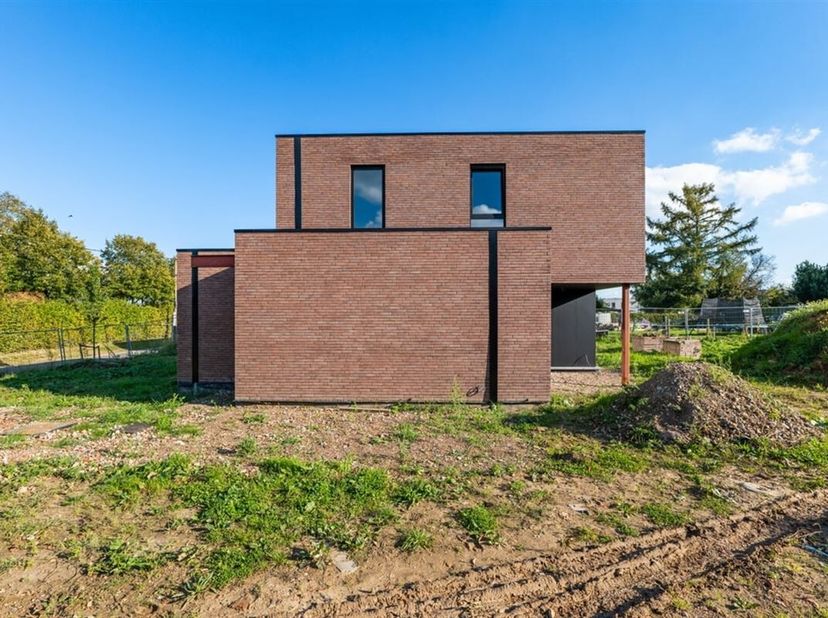 RUIME OPEN BEBOUWING GEKENMERKT DOOR EEN STRAKKE ARCHITECTUUR (LOT 1) &lt;br /&gt;
Ligging&lt;br /&gt;
Wonen met al het nodige comfort en in alle rust, omgeven do