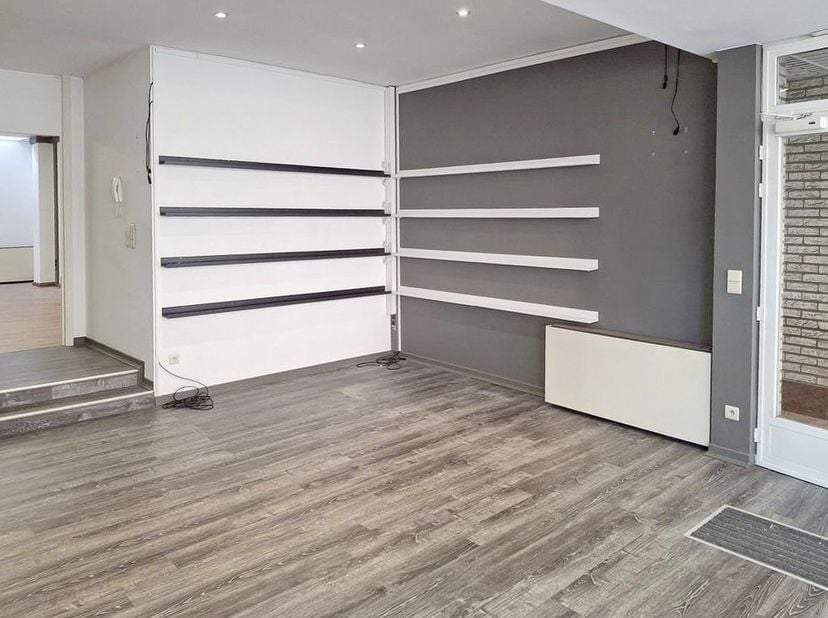 Bedrijfsvastgoed te huur
                    in 7130 Binche