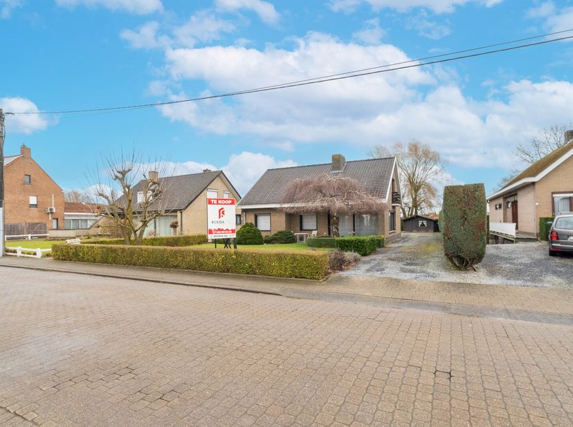 Deze zéér goed onderhouden villa gelegen in het landelijke Heestert (Zwevegem) betreft werkelijk de titel van een vastgoedtopper.&lt;br /&gt;
PLUSPUNTEN aan