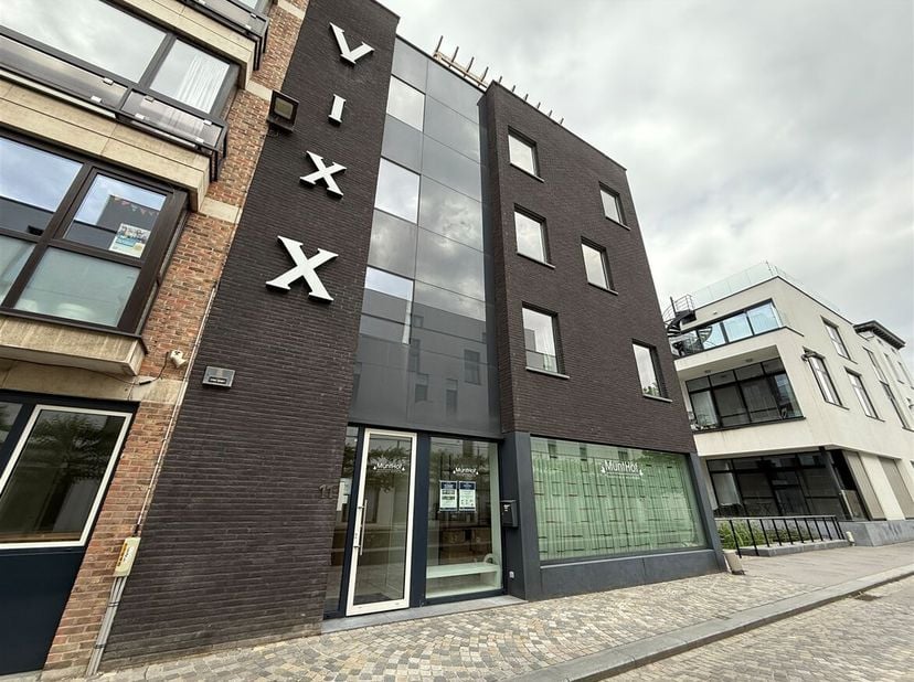 Ligging: Het appartement is gelegen in de Muntstraat, een rustige en centrale locatie in Mechelen, op wandelafstand van winkels, openbaar vervoer en a