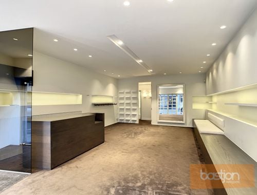                                         Bien commercial à louer à Kuurne, € 785
