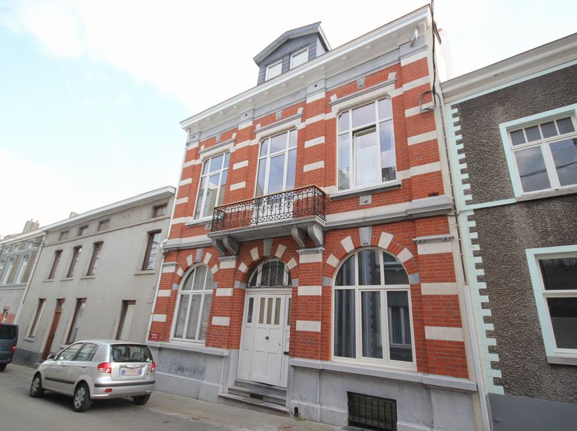 Charmant duplex appartement met 1-slaapkamer gelegen te centrum Overijse.&lt;br /&gt;
&lt;br /&gt;
2de verdieping: woonkamer (24m²) met laminaatvloer en doorlopen