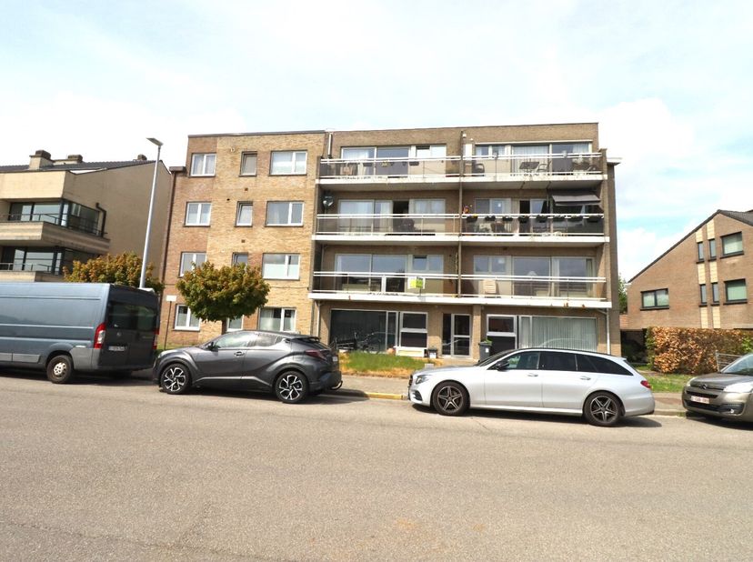 Bent u opzoek naar een ruim én instapklaar appartement met drie slaapkamers, terras en garage? Lees en kijk dan snel even verder!&lt;br /&gt;
Dit appartemen