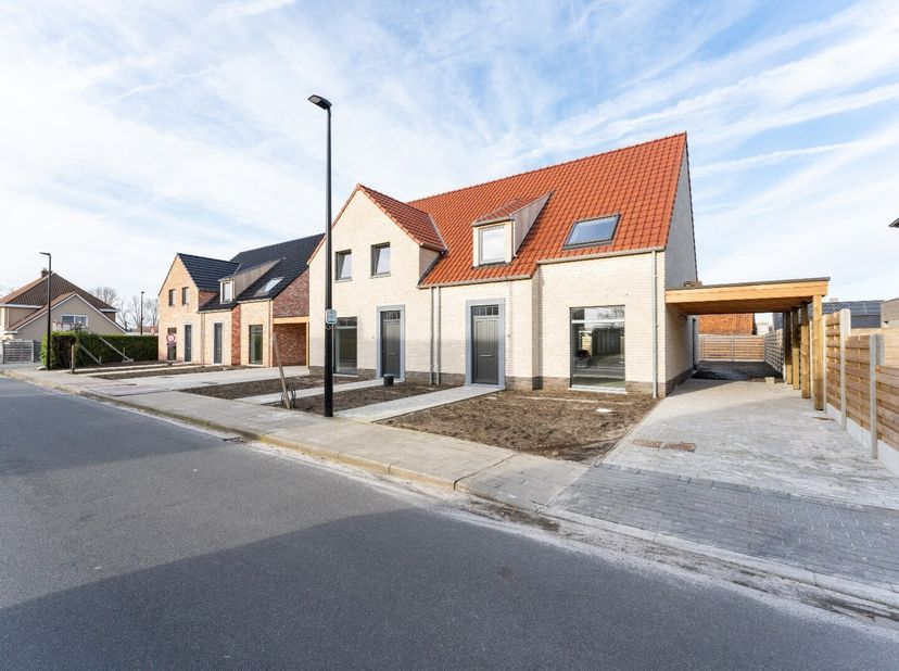 Mogelijkheid tot aankoop onder 6% BTW.&lt;br /&gt;
Gezellige instapklare gezinswoning te Waardamme (Oostkamp), opgetrokken in een landelijke architectuur in