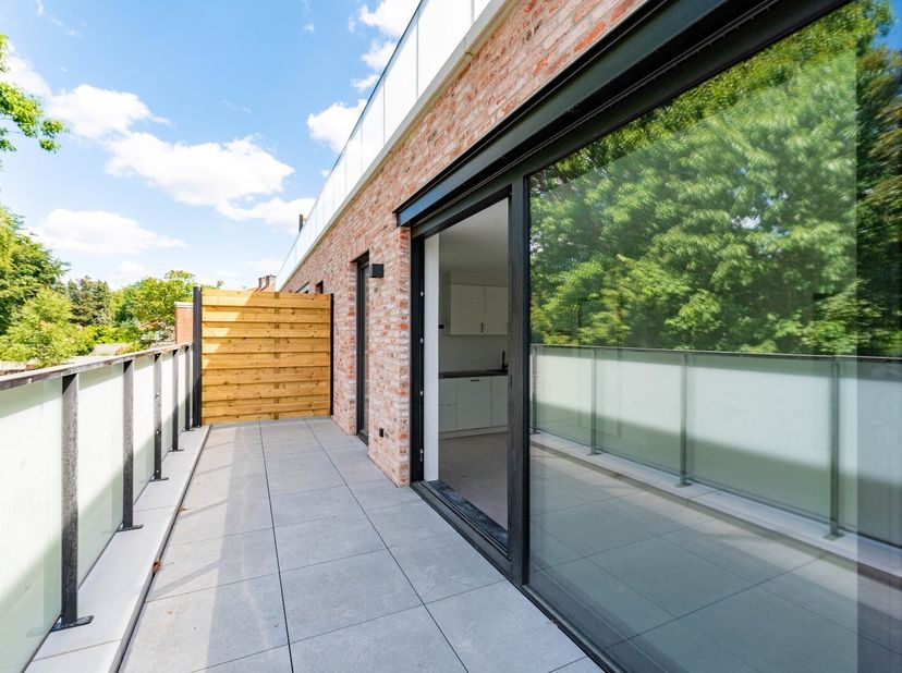 Locatie&lt;br /&gt;
In het groene en rustige Halle-Zoersel (Antwerpen), een deelgemeente van Zoersel, bevindt zich dit recente en comfortabele nieuwbouwappa