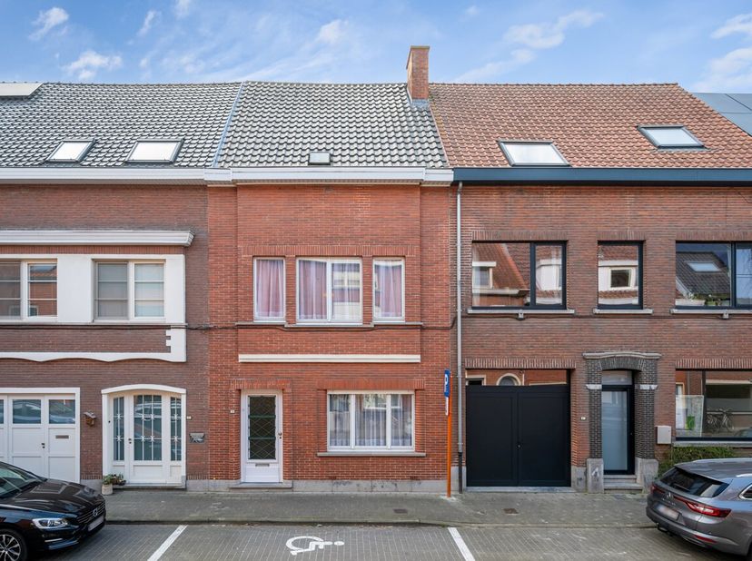 Ben je op zoek naar een mooie woning met tuin te Destelbergen?&lt;br /&gt;
Deze woning heeft het allemaal: Een zeer mooie en degelijke voorgevel, een perfec