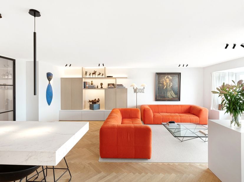 Luxueus vernieuwd appartement op de Zeedijk, vlakbij het Rubensplein. Mooie residentie met brede appartementen, grote inkomhal en vernieuwde lift. Oor